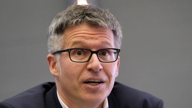 Blockchains? Bernhard Rohleder, Hauptgeschäftsführer des Bitkom, glaubt nicht, dass der Knoten in Deutschland bald platzt. Blockchains? Bernhard Rohleder, Hauptgeschäftsführer des Bitkom, glaubt nicht, dass der Knoten in Deutschland bald platzt.