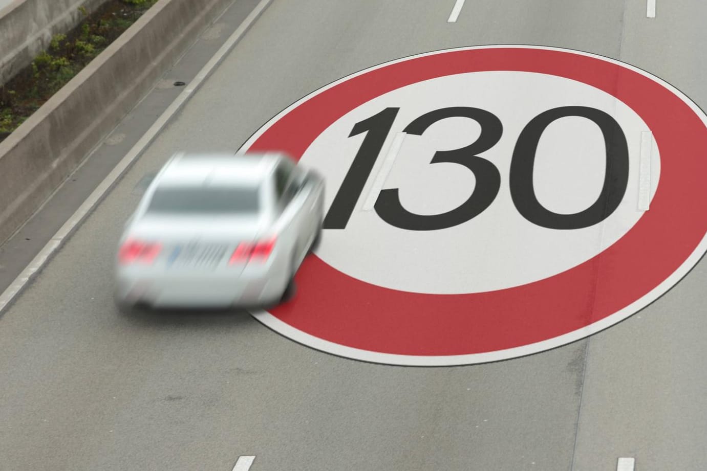 Tempo 130: Man habe versäumt, den Nutzen von Tempolimits zu testen, sagt UDV-Leiter Siegfried Brockmann.
