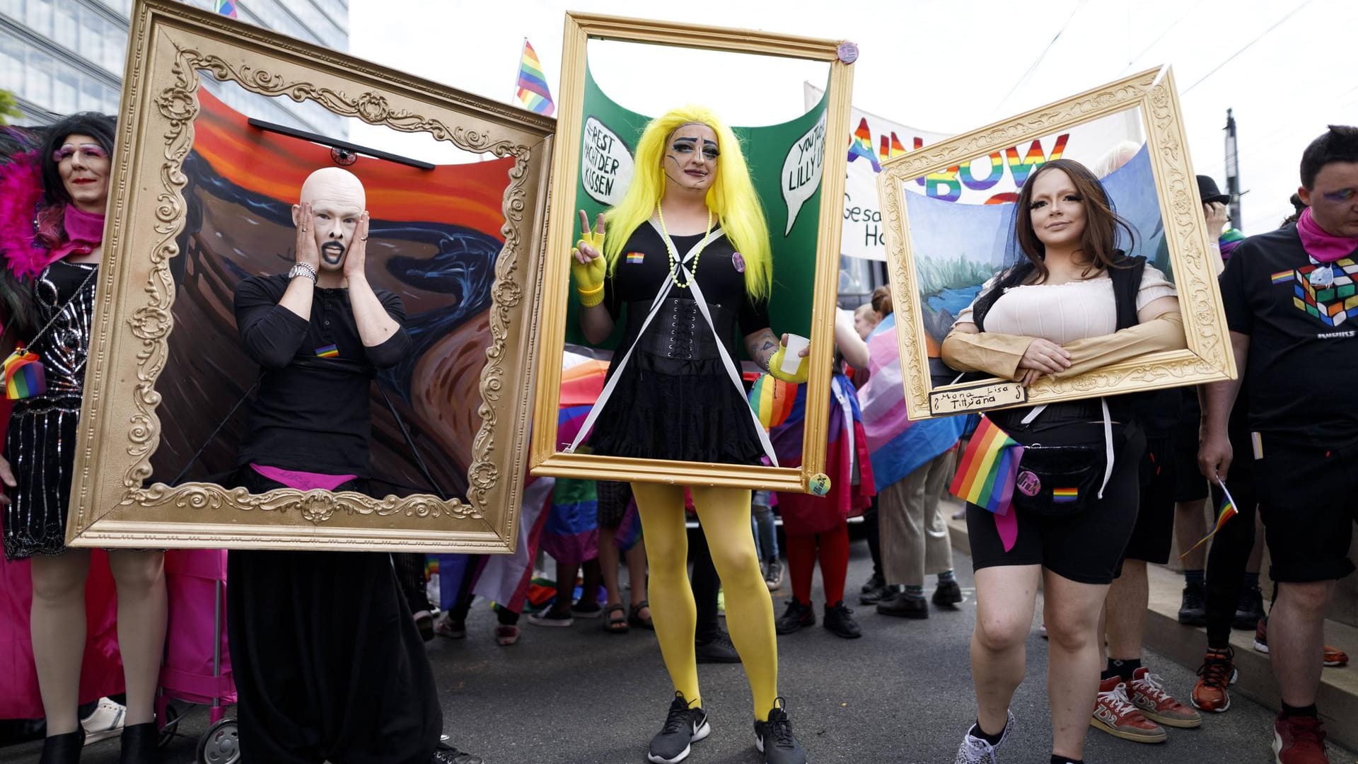 Teilnehmende an der CSD-Parade vor zwei Jahren (Archivbild): Im letzten Jahr wurde der große Umzug abgesagt. Teilnehmende an der CSD-Parade vor zwei Jahren (Archivbild): Im letzten Jahr wurde der große Umzug abgesagt.