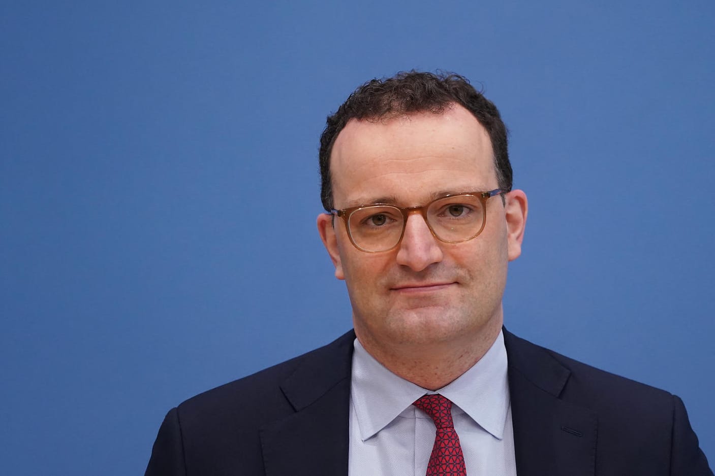 Gesundheitsminister Jens Spahn: Die Bundesregierung will voraussichtlich schon ab August georderte Astrazeneca-Dosen abgeben.