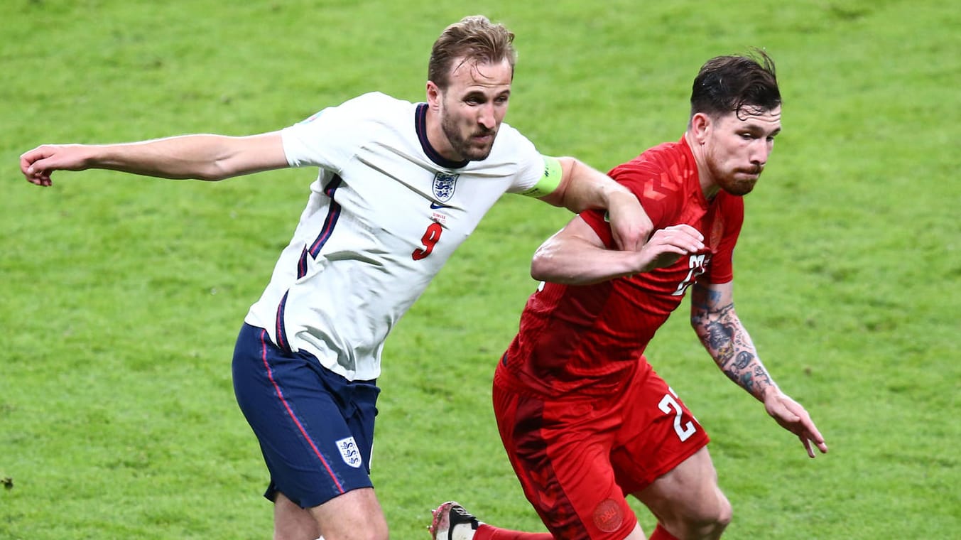 Harry Kane im Zweikampf mit Pierre-Emile Höjbjerg: Umkämpfte Partie in London.