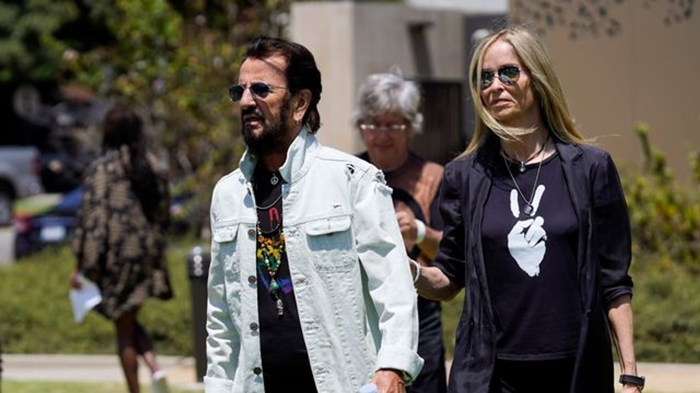 Ringo Starr und seine Frau Barbara Bach kommen zusammen zu seiner 81.