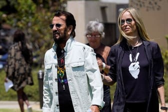 Ringo Starr und seine Frau Barbara Bach kommen zusammen zu seiner 81.