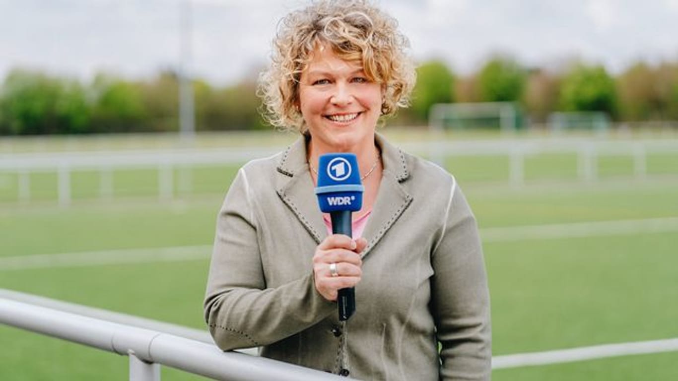 Kommentiert das EM-Finale in der ARD: Hörfunk-Reporterin Julia Metzner.