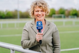 Kommentiert das EM-Finale in der ARD: Hörfunk-Reporterin Julia Metzner.
