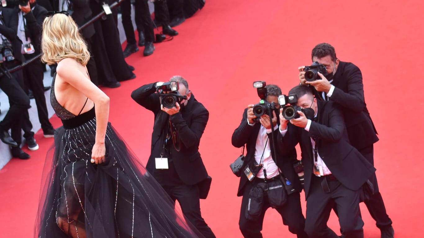 Diane Kruger: Die Schauspielerin wählte ein schwarzes Kleid mit tiefem Rückenausschnitt.