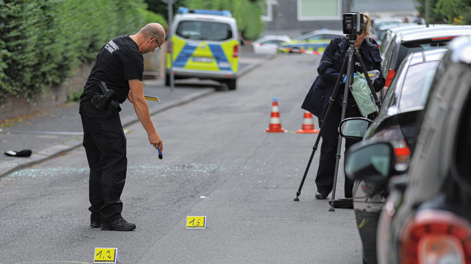 Schüsse in Remscheid - Mann und Frau schwer verletzt