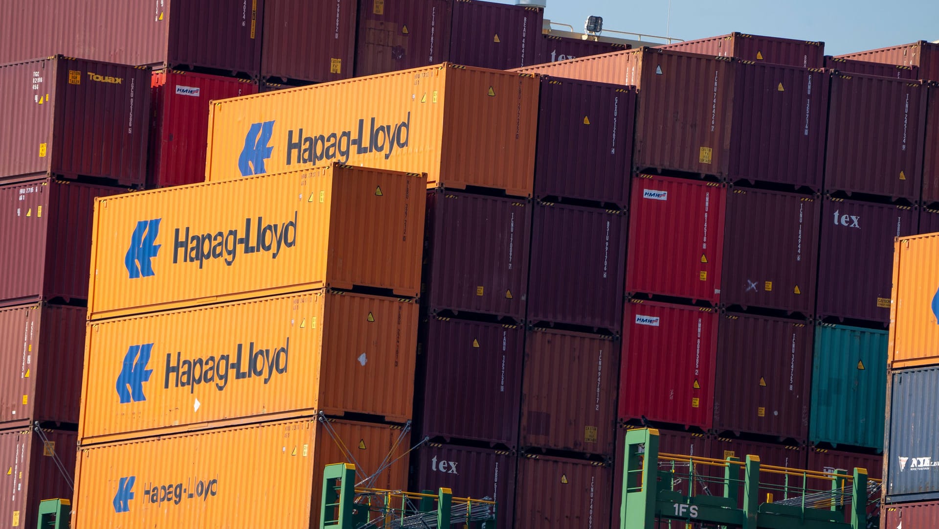 Container (Symbolbild): Die Exporte ziehen weiter an. Container (Symbolbild): Die Exporte ziehen weiter an.