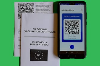 Digitales Covid-19 Impfzertifikat (Symbolbild): Die Polizei Karlsruhe warnt vor Phishing-Versuchen mit dem Impfnachweis.