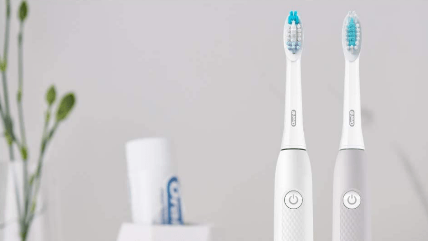 Elektrische Zahnbürsten im Angebot: Das Modell Pulsonic Slim Clean von Oral-B ist heute bei Amazon so günstig wie nie.