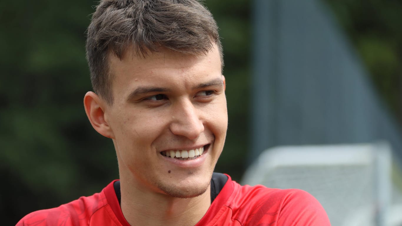 Dejan Ljubicic lächelt: Der Österreicher ist zum 1. FC Köln gewechselt.