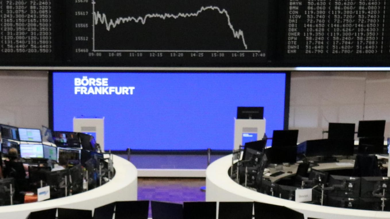 Das Börsenparkett in Frankfurt (Archivbild): Der Dax ist am Donnerstag stark gefallen. Das Börsenparkett in Frankfurt (Archivbild): Der Dax ist am Donnerstag stark gefallen.