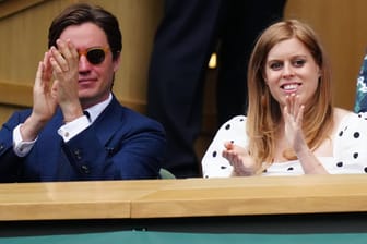 Edoardo Mapelli Mozzi und Prinzessin Beatrice schauen sich das Tennisturnier in Wimbledon an.