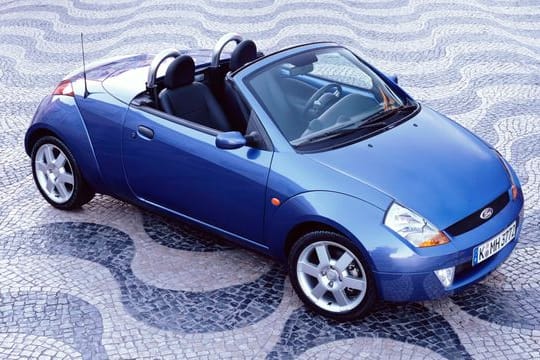 Reich musste man für das Vergnügen auch nicht sein, galt der Ford Streetka doch als vergleichsweise günstiges Cabrio.