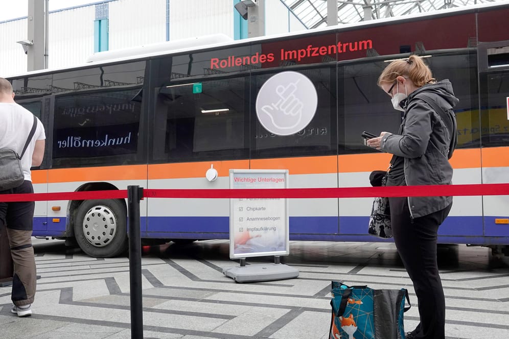 Impf-Bus in Chemnitz: Etliche Bundesländer planen Sonderaktionen, um mehr Menschen gegen das Coronavirus zu impfen.