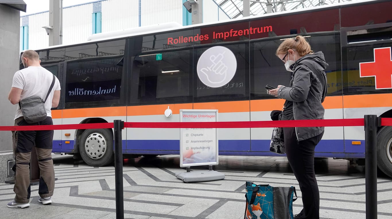 Impf-Bus in Chemnitz: Etliche Bundesländer planen Sonderaktionen, um mehr Menschen gegen das Coronavirus zu impfen.