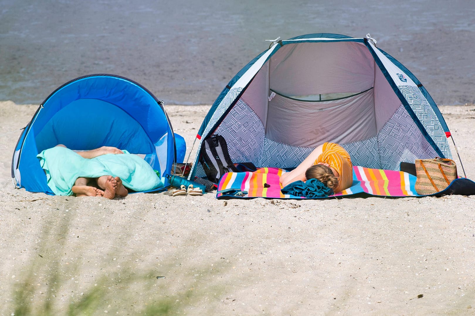 Urlaub an der Nordsee: Rund die Hälfte der Befragten fährt in diesem Jahr lieber mit dem Auto in den Urlaub, nur ein Drittel will wegfliegen.