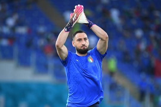 Ist auf den Spuren seines großen Vorbildes: Gianluigi Donnarumma.