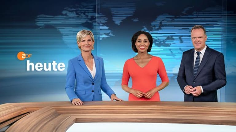Barbara Hahlweg, Jana Pareigis und Christian Sievers im runderneuerten ZDF-Nachrichtenstudio.