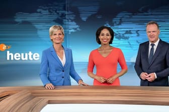 Barbara Hahlweg, Jana Pareigis und Christian Sievers im runderneuerten ZDF-Nachrichtenstudio.