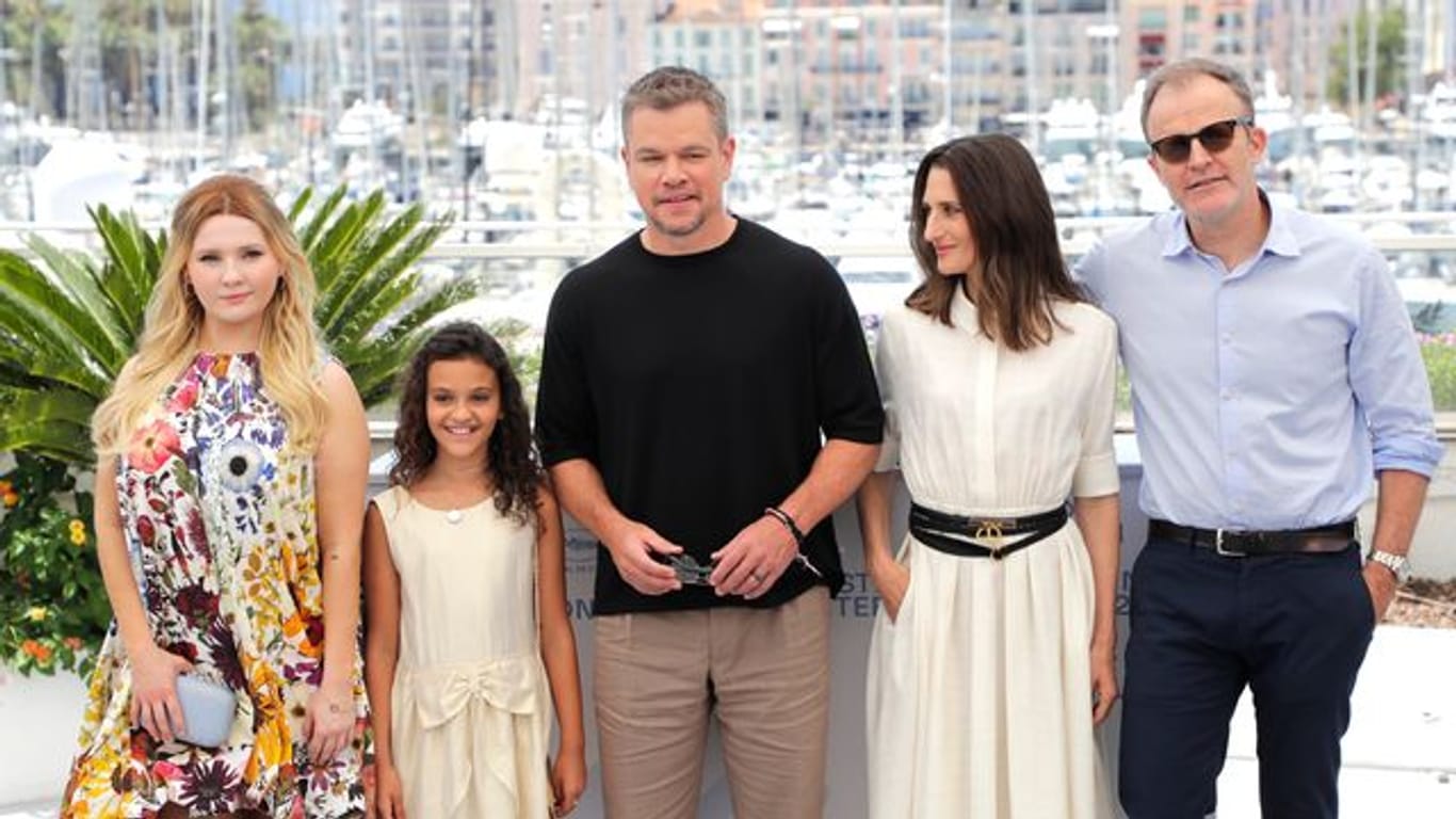 Abigail Breslin (l-r), Lilou Siauvaud, Matt Damon, Camille Cottin und Tom McCarthy stellten den Film "Stillwater" in Cannes vor.