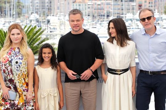 Abigail Breslin (l-r), Lilou Siauvaud, Matt Damon, Camille Cottin und Tom McCarthy stellten den Film "Stillwater" in Cannes vor.