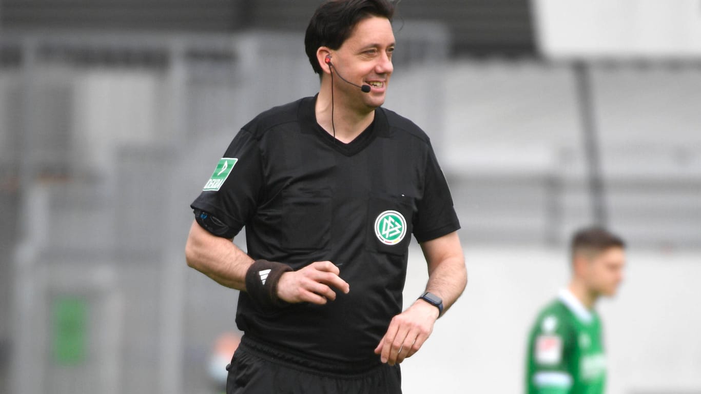 Manuel Gräfe darf nicht mehr als Schiedsrichter im deutschen Profifußball tätig sein.