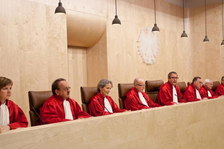 Bundesverfassungsgericht (Symbolbild): Die Richter haben der Klage eines Asylbewerbers stattgegeben.