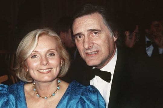 Die Schauspieler Helmut Fischer und Ruth Maria Kubitschek als Franz Münchinger alias Monaco Franze und seine Frau Annette von Soettingen.