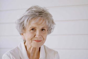 Die kanadische Literaturnobelpreisträgerin Alice Munro feiert ihren 90.