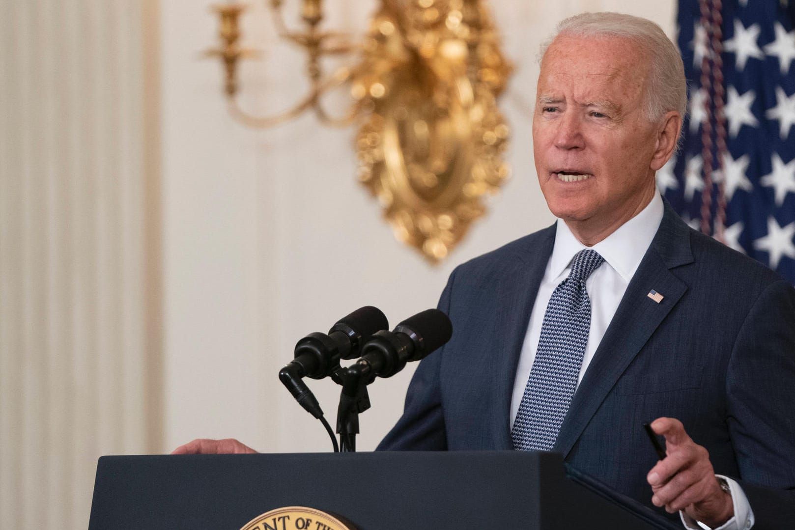 US-Präsident Joe Biden bei einer Ansprache im Weißen Haus (Archivbild). Er kündigte jetzt einem hohen Beamten aus der Trump-Regierung.