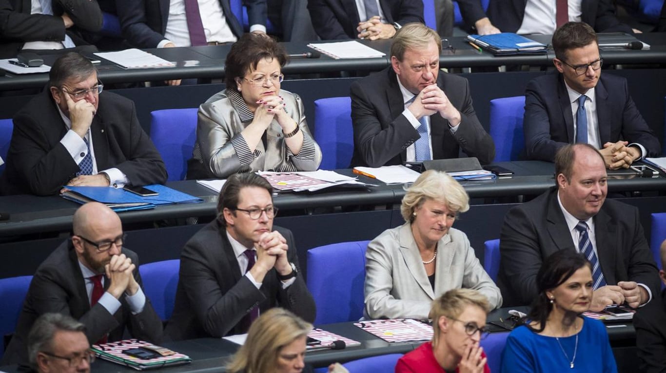 Fraktion der Konservativen bei der konstituierenden Sitzung des Bundestags 2017: Besonders viele Politiker aus den Reihen der Union verdienen nebenher.