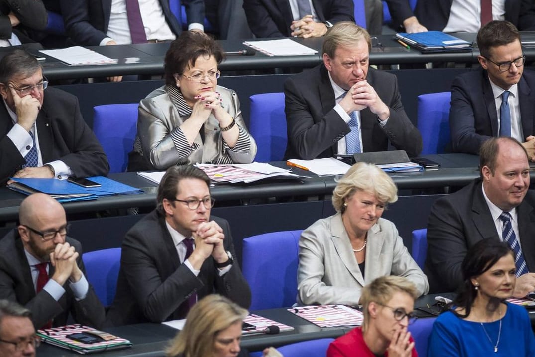 Fraktion der Konservativen bei der konstituierenden Sitzung des Bundestags 2017: Besonders viele Politiker aus den Reihen der Union verdienen nebenher.
