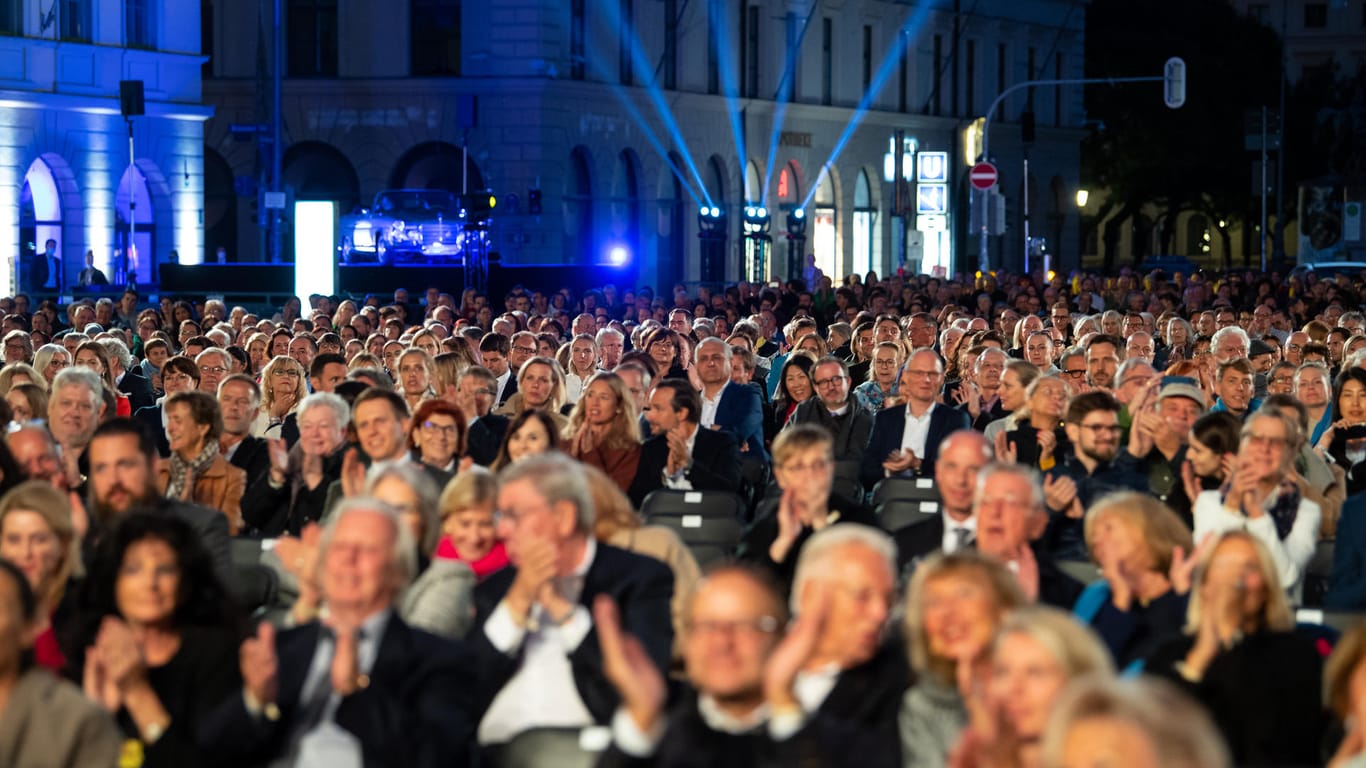 Volle Zuschauerplätze in München: Im Rahmen eines Modellprojekts ließ die Stadt München bis zu 2.000 Zuschauer für ein Klassik-Konzert zu.