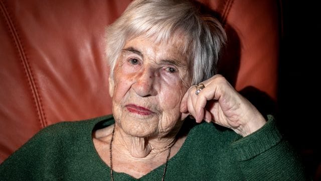 Esther Bejarano, deutsch-jüdische Überlebende des Konzentrationslagers Auschwitz-Birkenau, ist gestorben.
