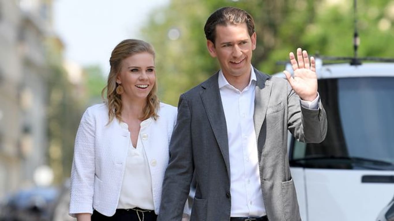 Österreichs Bundeskanzler Sebastian Kurz und seine Lebensgefährtin Susanne Thier erwarten ihr erstes Kind.