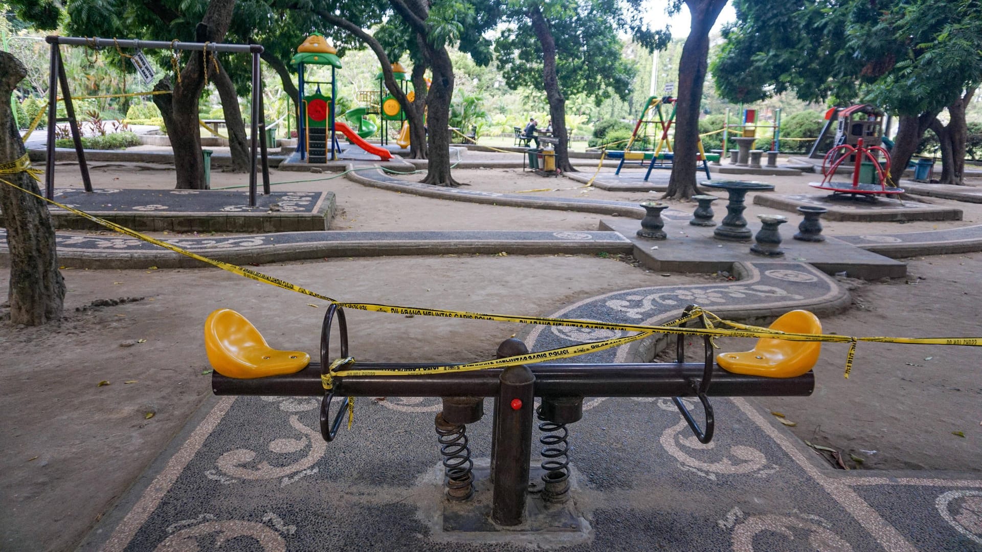 Spielplatz (Symbolbild): In Augsburg sind eine Frau und ein Kind auf einem Spielplatz schwer verletzt worden. Spielplatz (Symbolbild): In Augsburg sind eine Frau und ein Kind auf einem Spielplatz schwer verletzt worden.