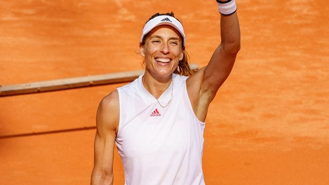 Andrea Petkovic feiert ihren Sieg im Halbfinale.