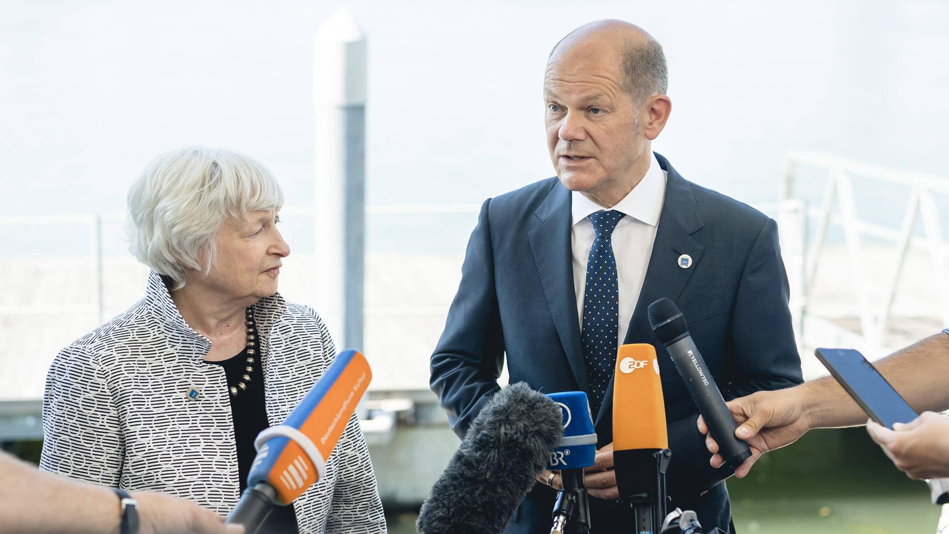 Bundesfinanzminister Olaf Scholz (r.): Die G20-Staaten haben eine Mindeststeuer beschlossen.