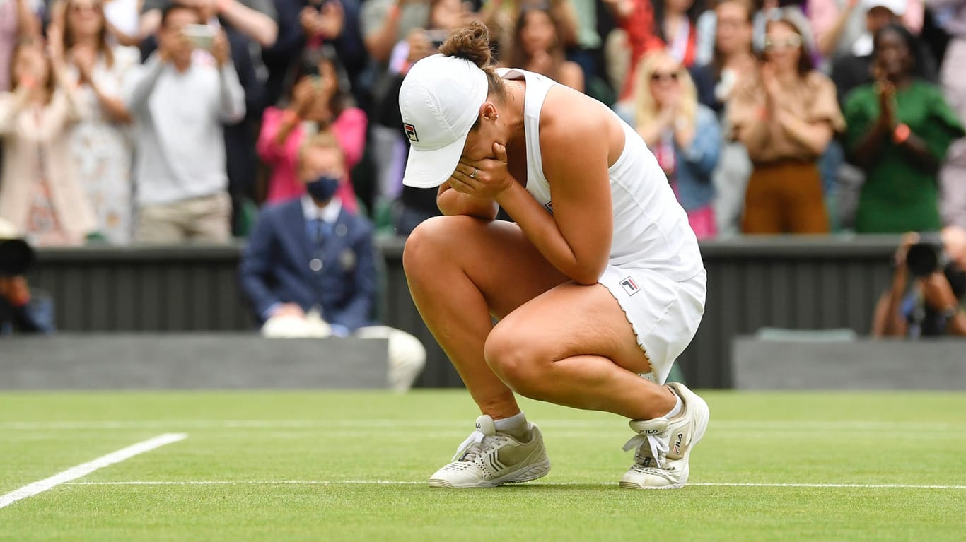 Ashleigh Barty nach ihrem Sieg: Die Australierin gewann erstmals in Wimbledon.