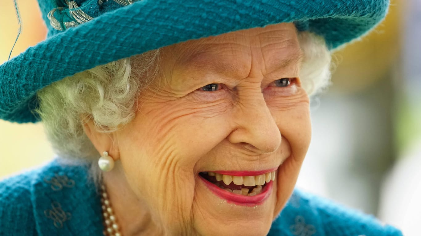 Queen Elizabeth II. bei einem Kirchenbesuch (Archivbild). Die Königin hat der englischen Fußballmannschaft ein Telegramm geschickt.