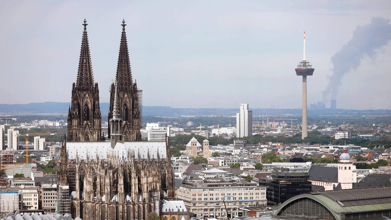 Der Dom und die Hohenzollernbrücke: In Köln steigt die Inzidenz seit Tagen.