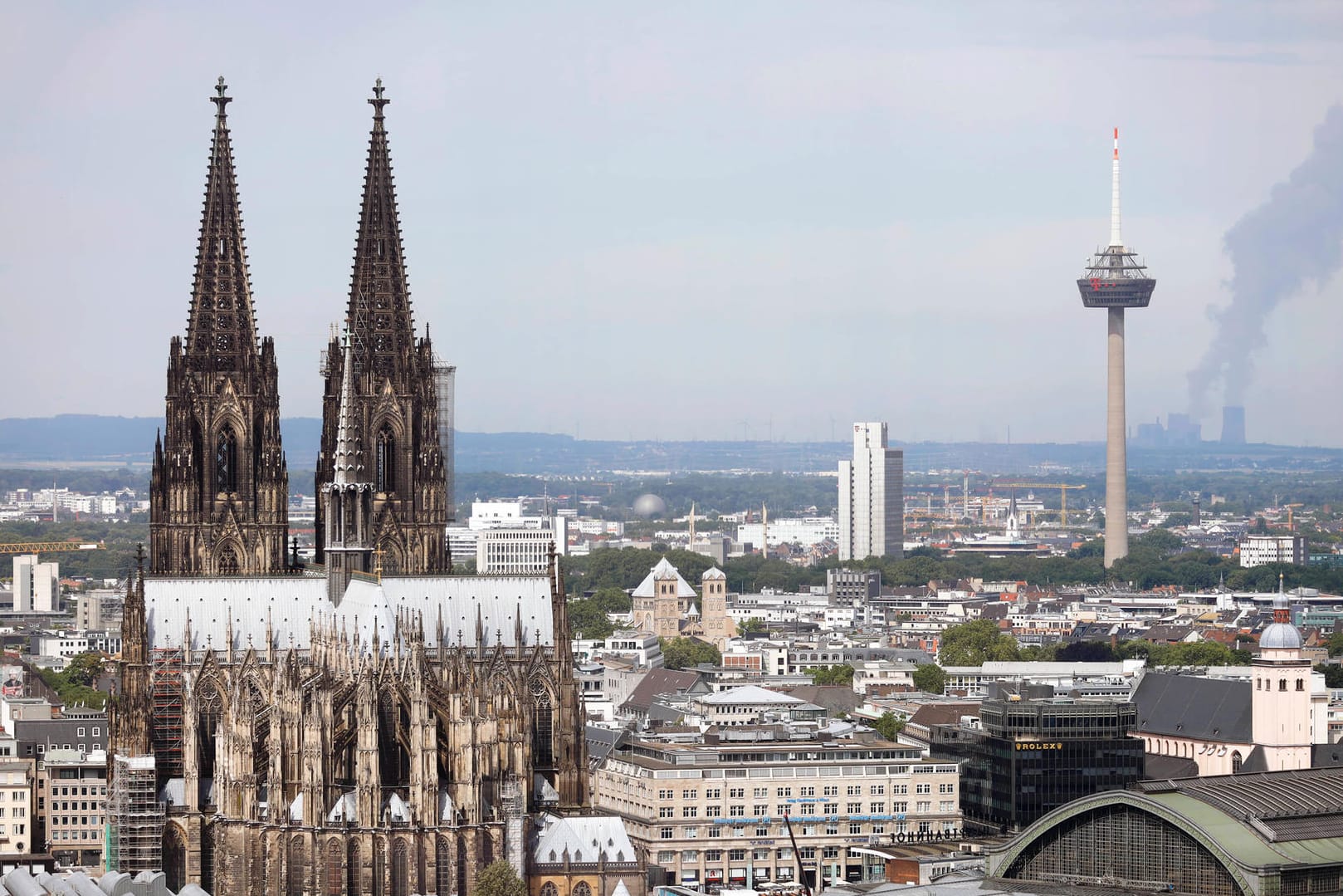 Der Dom und die Hohenzollernbrücke: In Köln steigt die Inzidenz seit Tagen.