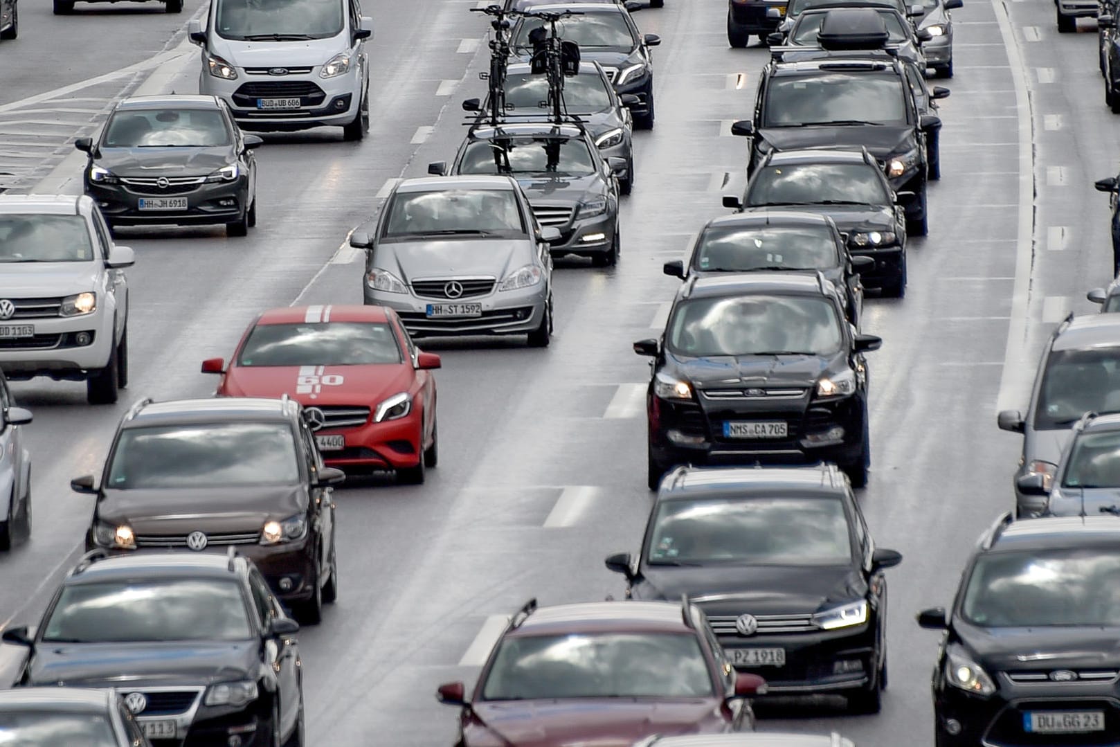 Stau auf einer Autobahn: Eine neue App soll helfen sie zu umgehen.
