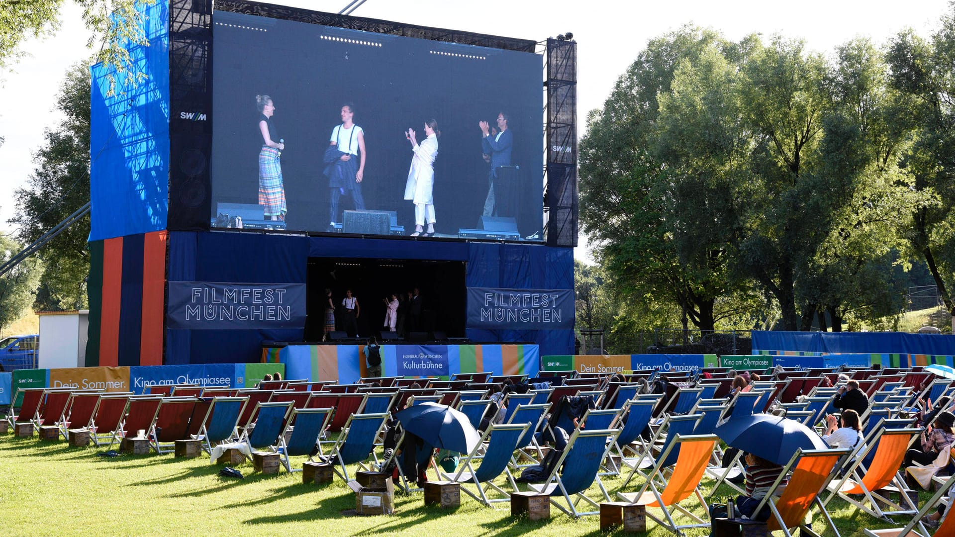 Premiere des Kinofilms "Mein Sohn" auf dem 38. Filmfest München im Open Air Kino am Olympiasee: Das Event ging mit einer Preisverleihung zu Ende. Premiere des Kinofilms "Mein Sohn" auf dem 38. Filmfest München im Open Air Kino am Olympiasee: Das Event ging mit einer Preisverleihung zu Ende.