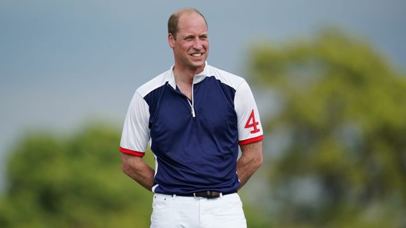 Der sportinteressierte britische Prinz William, weiß, welchem Team er im EM-Finale die Daumen drückt.