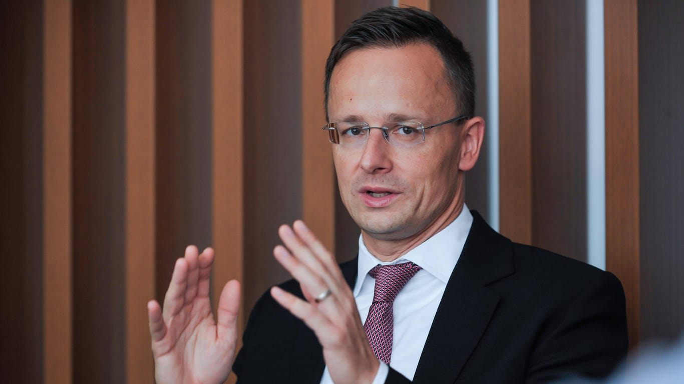Peter Szijjarto: Ungarns Außenminister hat die Uefa attackiert.