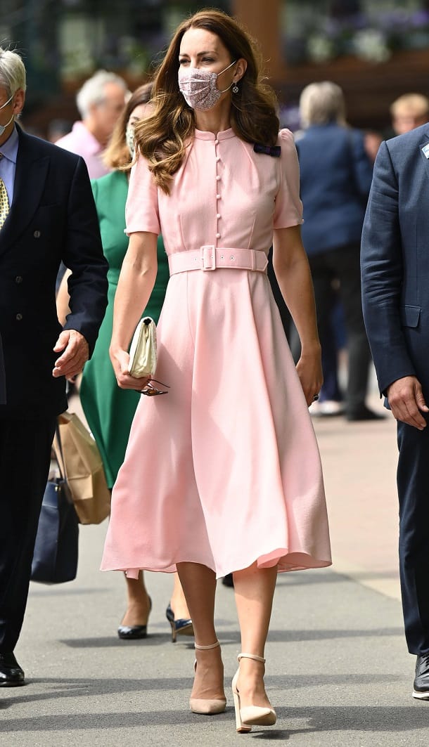 Herzogin Kate erschien am Sonntag in einem rosafarbenen Kleid.