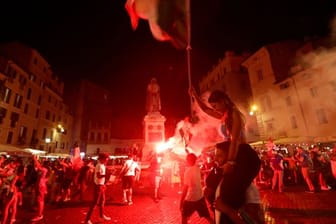 Italiens Fans feiern in Rom.