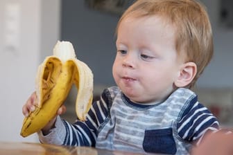 Ganz fies sind Flecken von Bananen auf Babykleidung.